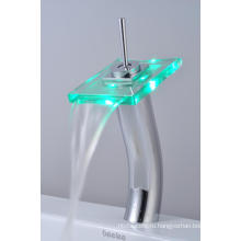 Новый Высокий Дизайн! ! Светодиодные стекло водопад Латунь ванной Кран бассейна (QH0801HF)
